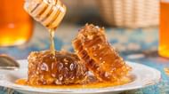 Honey in different types of sugars (Image via Getty Images)